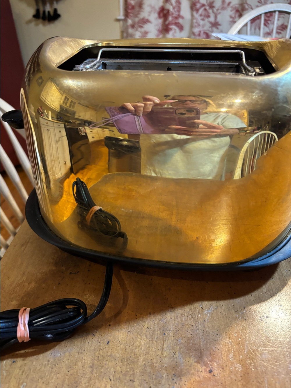 Vintage Command Performance Gold toaster - Picture 3 of 5